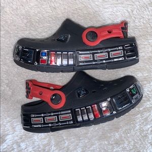 Well WORN STAR WARS CROCS kids 8
